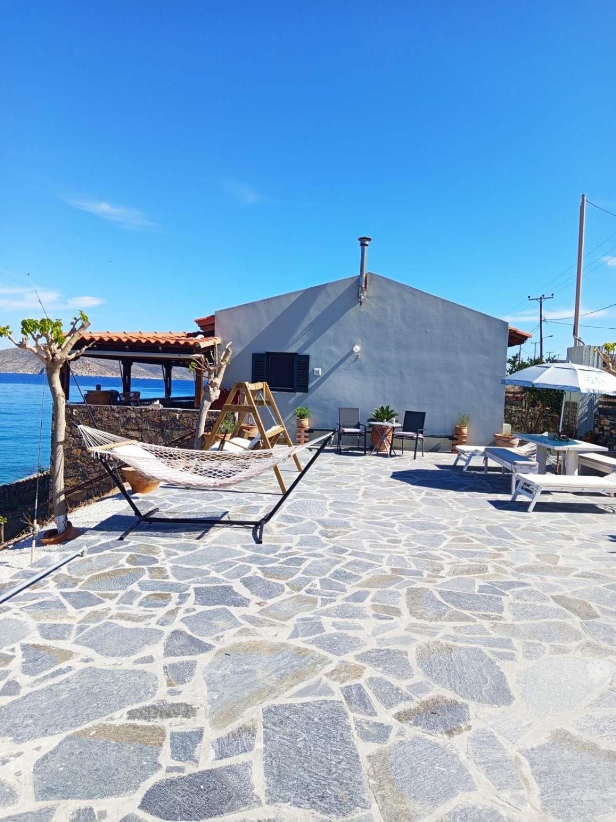 Tholos Alexandra'S Beachfront House Kavoúsion Rum bild