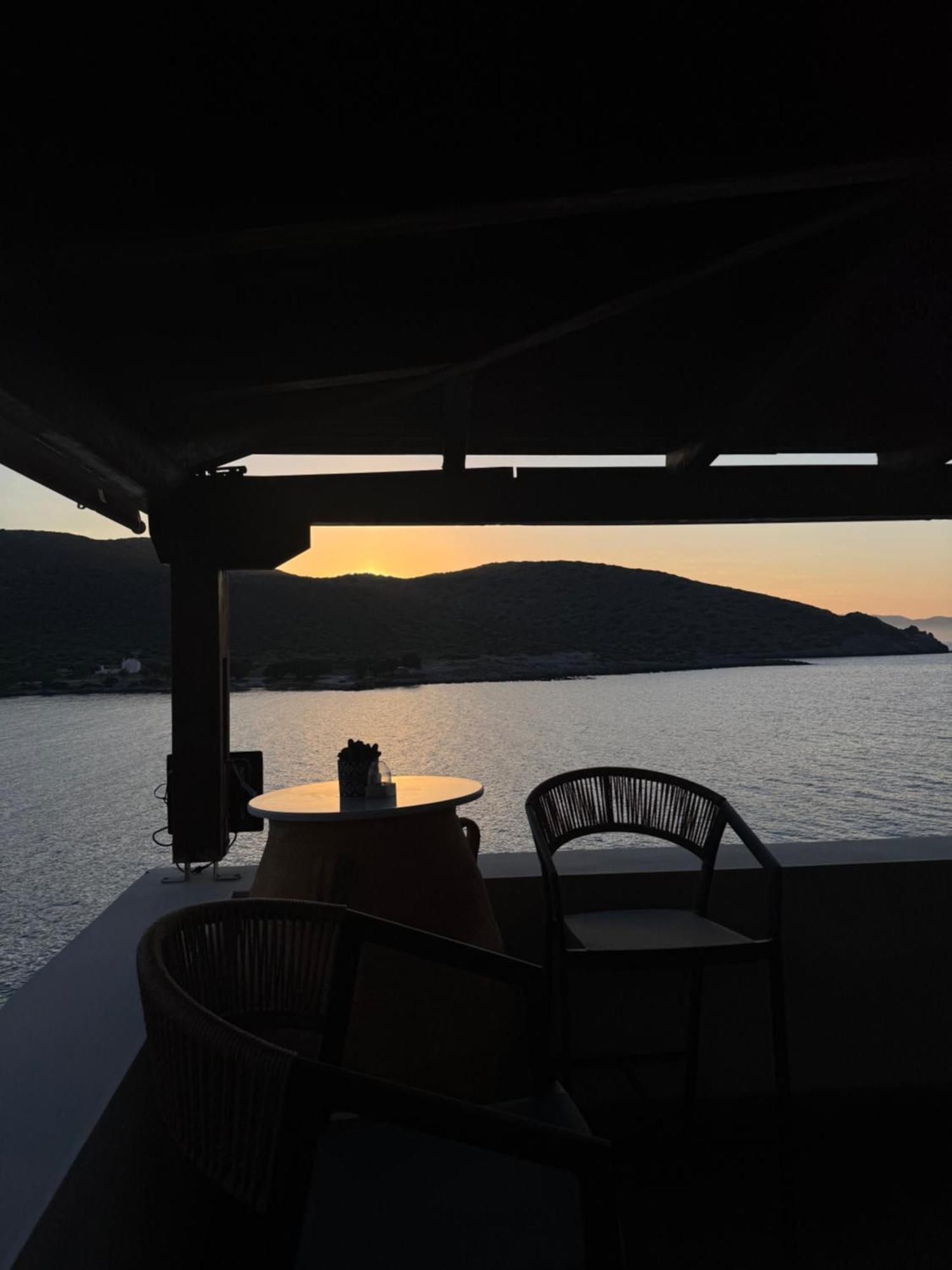 Tholos Alexandra'S Beachfront House Kavoúsion Exteriör bild